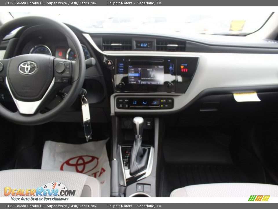 2019 Toyota Corolla LE Super White / Ash/Dark Gray Photo #24