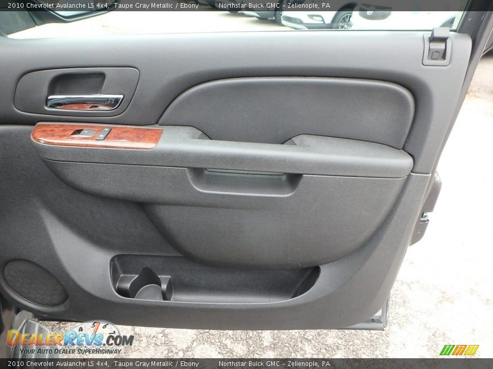 2010 Chevrolet Avalanche LS 4x4 Taupe Gray Metallic / Ebony Photo #7