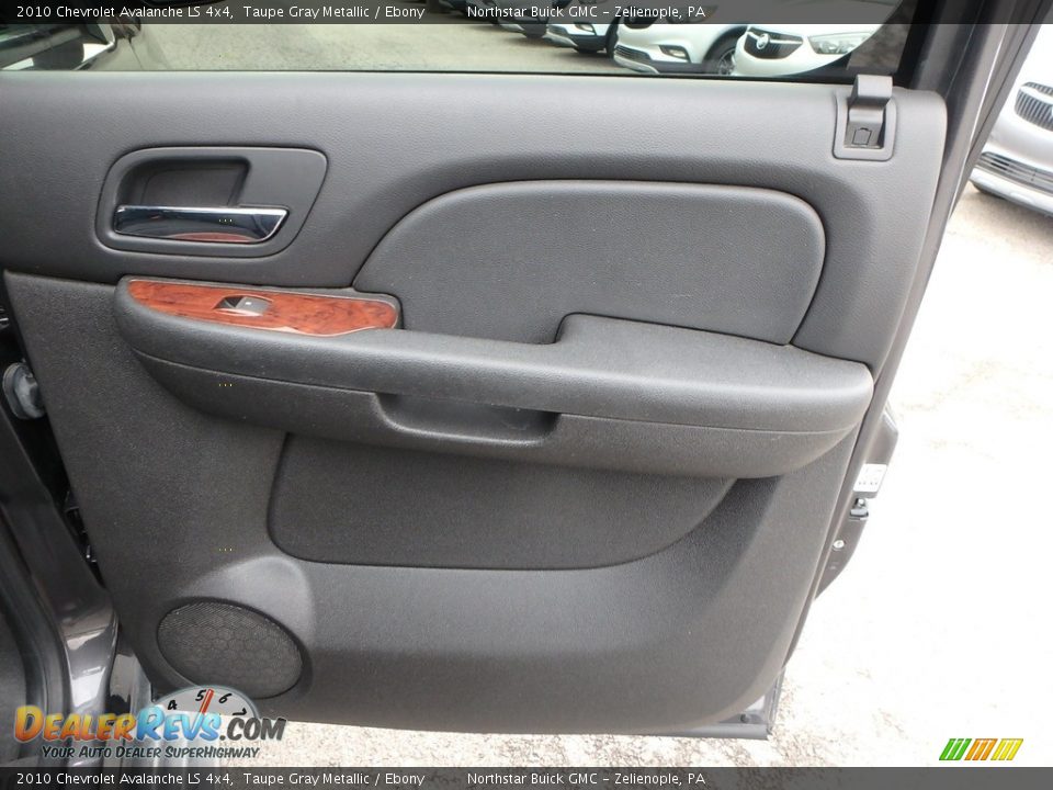 2010 Chevrolet Avalanche LS 4x4 Taupe Gray Metallic / Ebony Photo #8