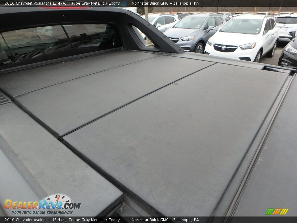 2010 Chevrolet Avalanche LS 4x4 Taupe Gray Metallic / Ebony Photo #13