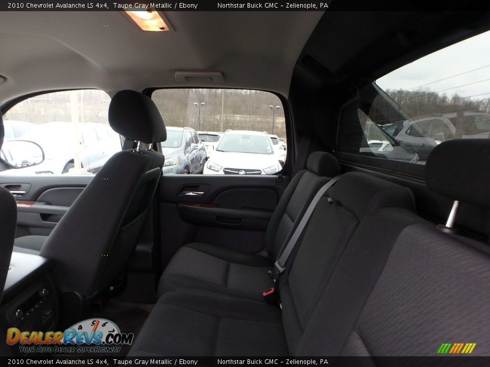2010 Chevrolet Avalanche LS 4x4 Taupe Gray Metallic / Ebony Photo #17
