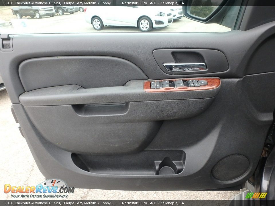 2010 Chevrolet Avalanche LS 4x4 Taupe Gray Metallic / Ebony Photo #21