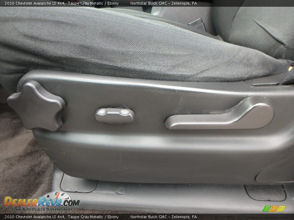 2010 Chevrolet Avalanche LS 4x4 Taupe Gray Metallic / Ebony Photo #22