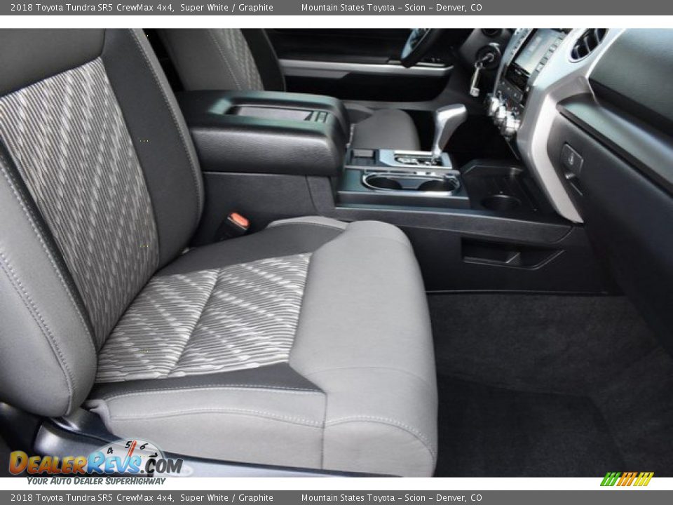 2018 Toyota Tundra SR5 CrewMax 4x4 Super White / Graphite Photo #17