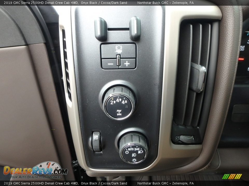 2019 GMC Sierra 2500HD Denali Crew Cab 4WD Onyx Black / Cocoa/Dark Sand Photo #16