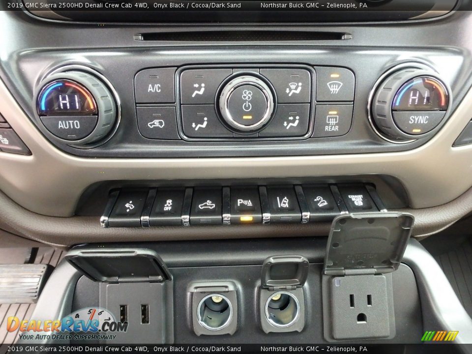 2019 GMC Sierra 2500HD Denali Crew Cab 4WD Onyx Black / Cocoa/Dark Sand Photo #19