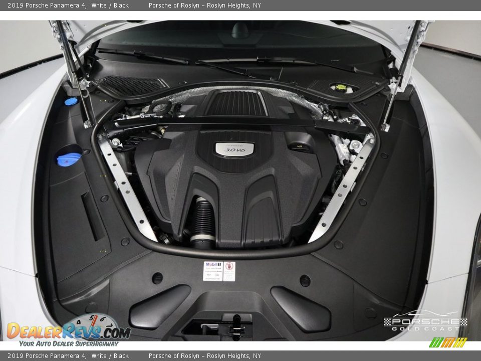 2019 Porsche Panamera 4 White / Black Photo #30