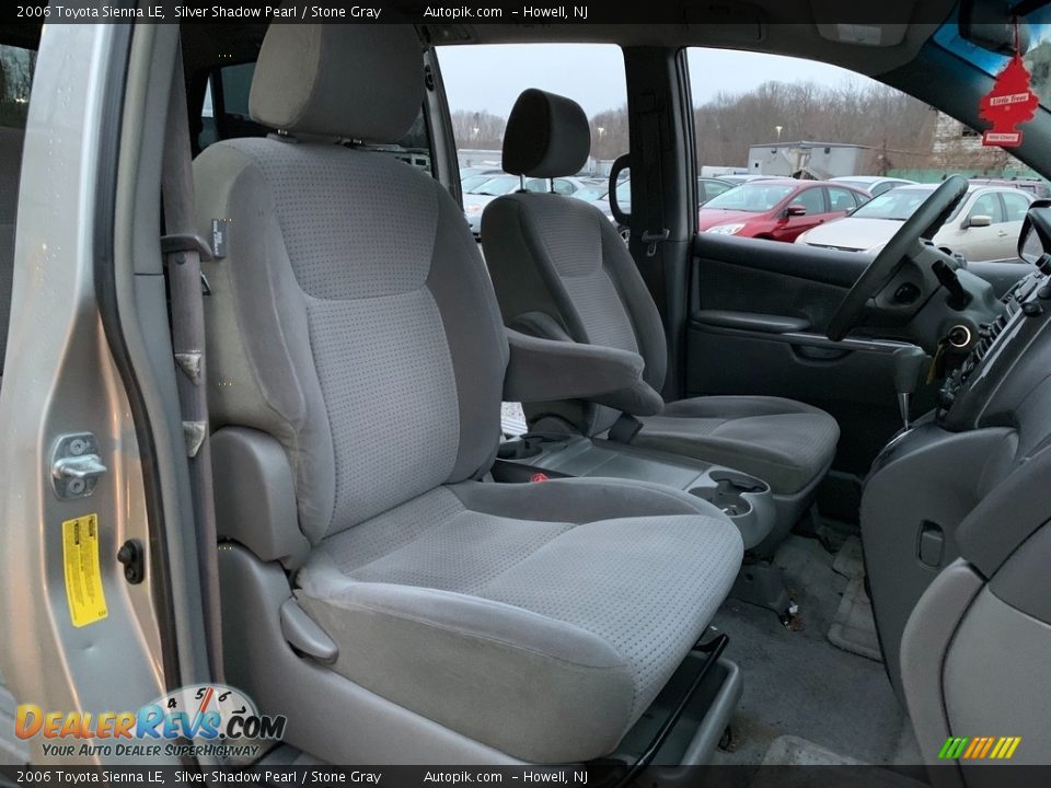 2006 Toyota Sienna LE Silver Shadow Pearl / Stone Gray Photo #16