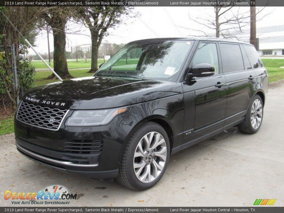 Front 3/4 View of 2019 Land Rover Range Rover Supercharged Photo #10