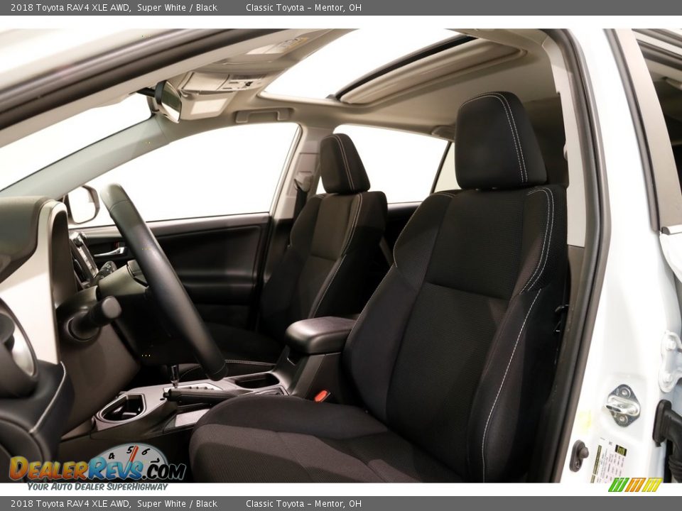 2018 Toyota RAV4 XLE AWD Super White / Black Photo #5