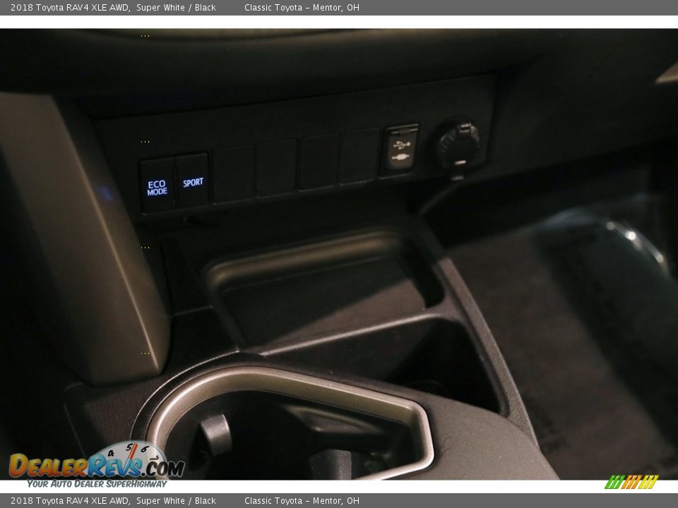2018 Toyota RAV4 XLE AWD Super White / Black Photo #11