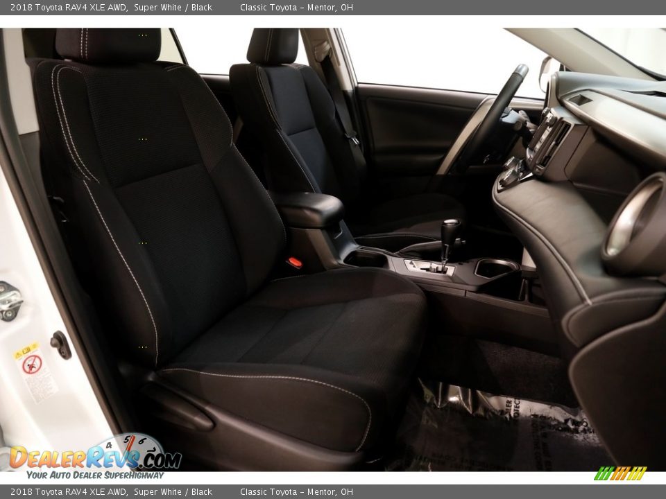 2018 Toyota RAV4 XLE AWD Super White / Black Photo #13
