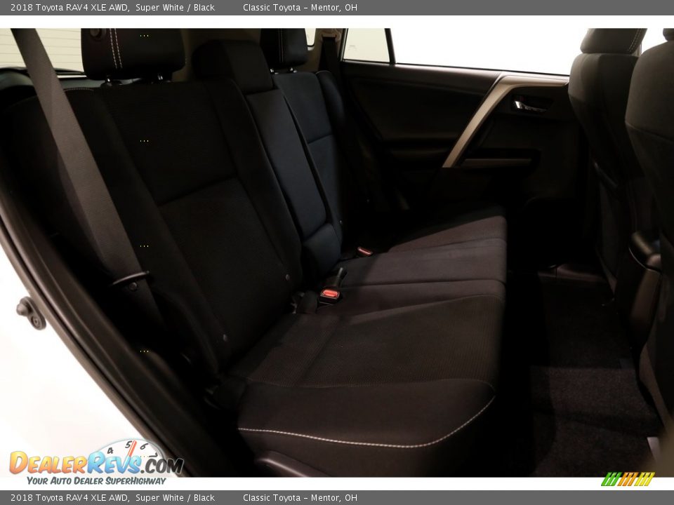 2018 Toyota RAV4 XLE AWD Super White / Black Photo #14