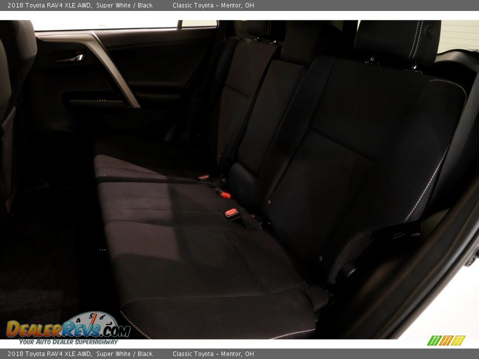 2018 Toyota RAV4 XLE AWD Super White / Black Photo #15
