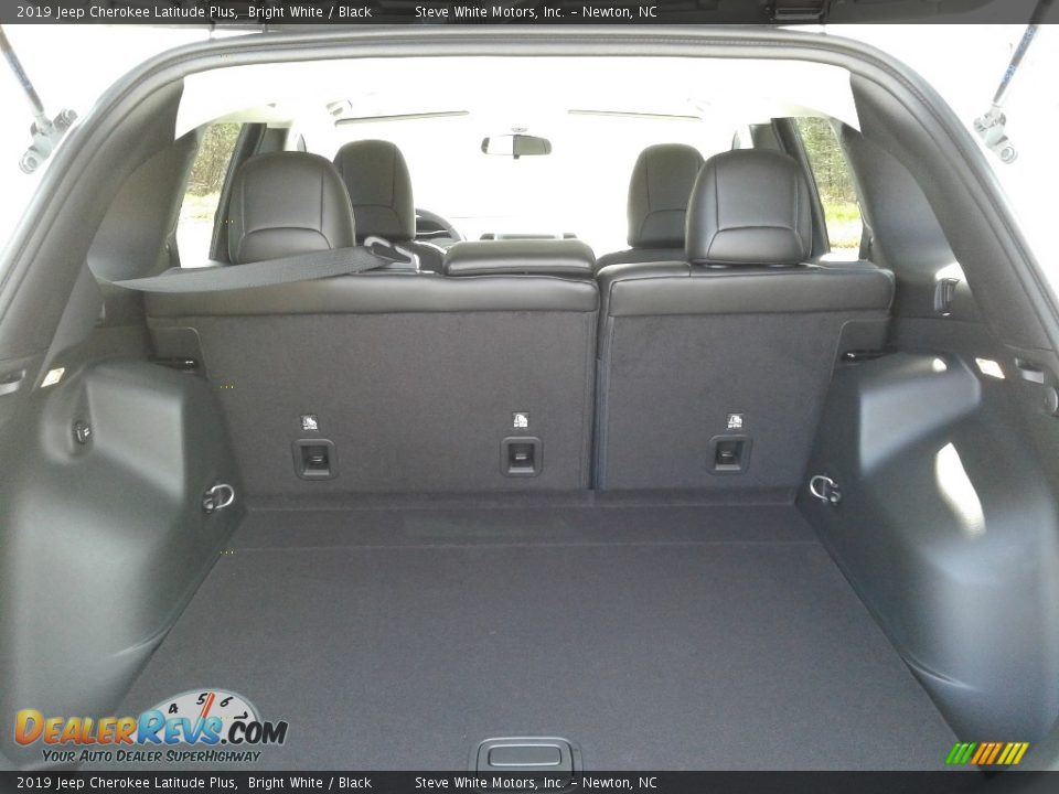 2019 Jeep Cherokee Latitude Plus Bright White / Black Photo #12