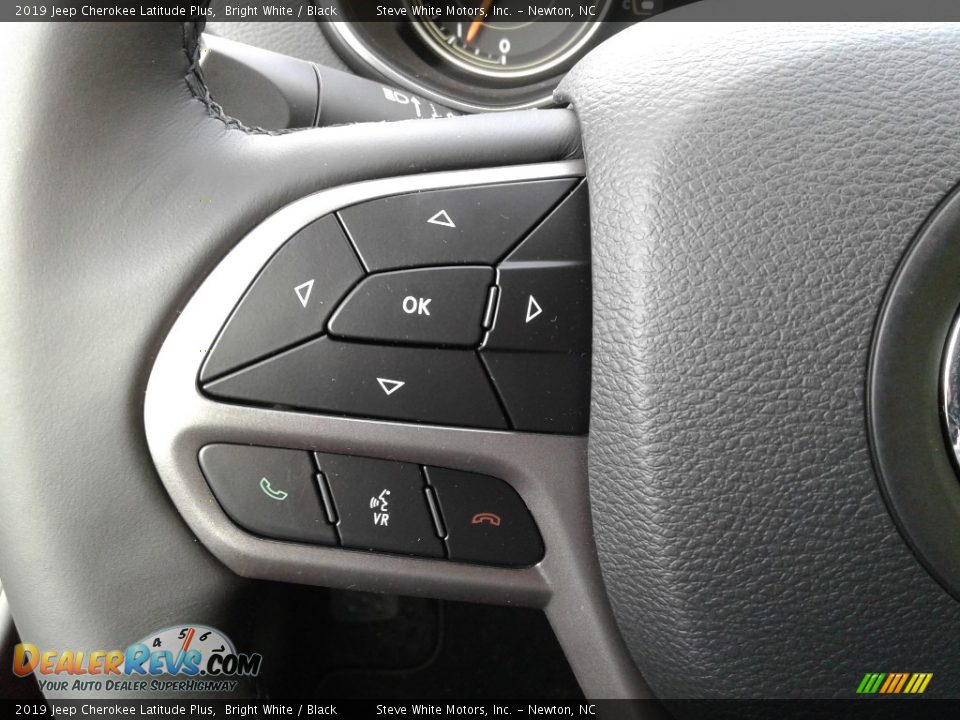 2019 Jeep Cherokee Latitude Plus Bright White / Black Photo #16