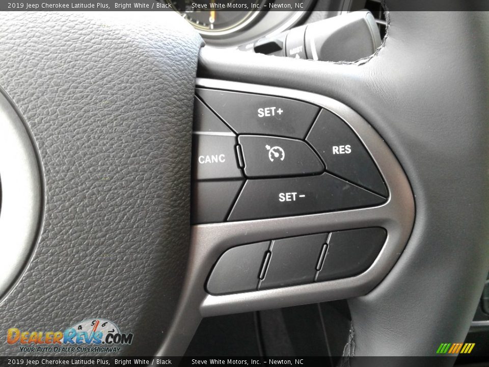2019 Jeep Cherokee Latitude Plus Bright White / Black Photo #17