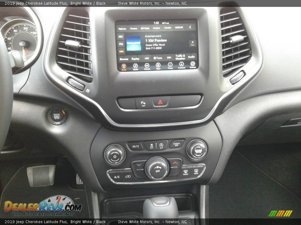 2019 Jeep Cherokee Latitude Plus Bright White / Black Photo #19