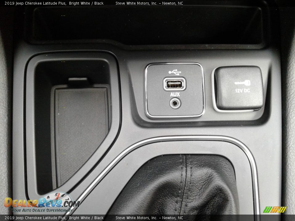 2019 Jeep Cherokee Latitude Plus Bright White / Black Photo #25
