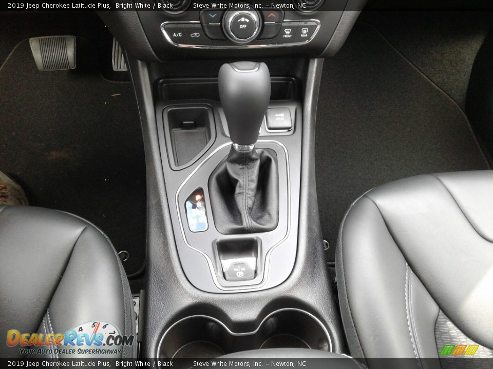 2019 Jeep Cherokee Latitude Plus Bright White / Black Photo #26