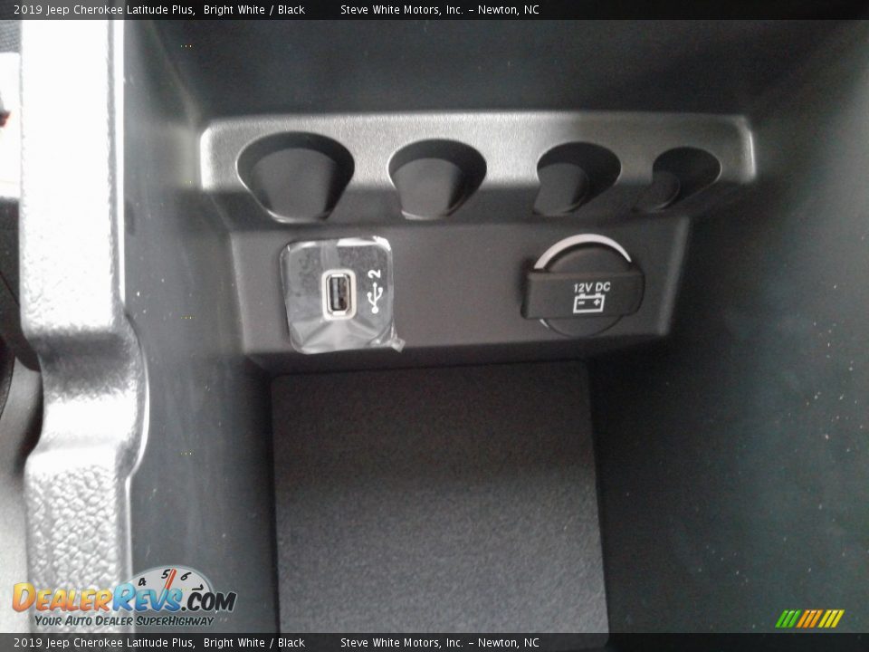 2019 Jeep Cherokee Latitude Plus Bright White / Black Photo #27