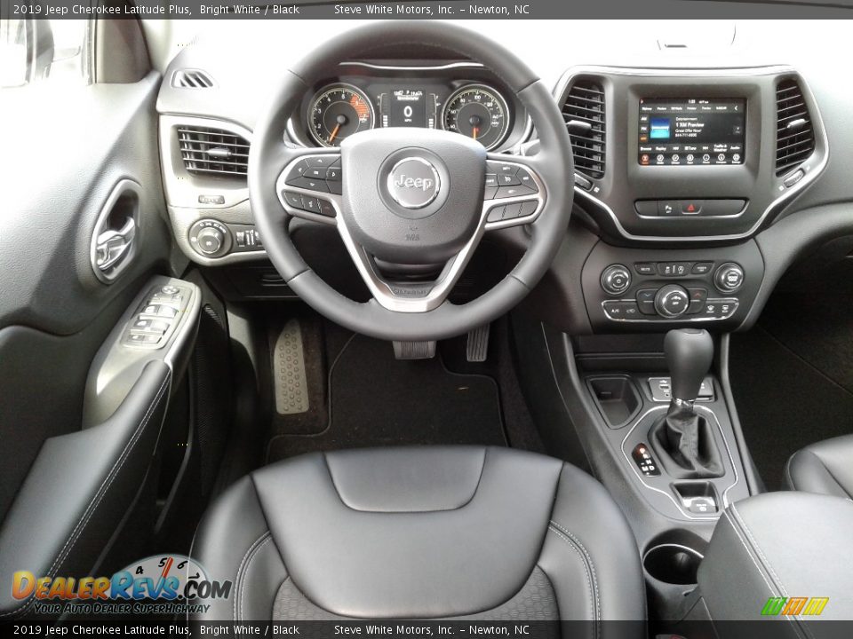 2019 Jeep Cherokee Latitude Plus Bright White / Black Photo #28