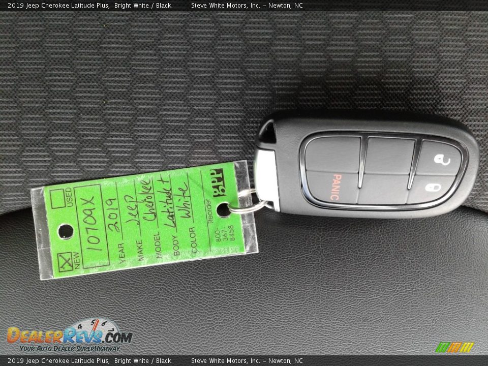 2019 Jeep Cherokee Latitude Plus Bright White / Black Photo #29