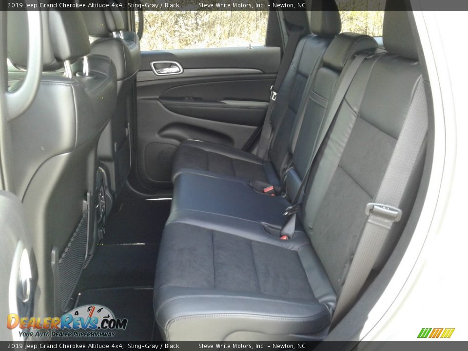 2019 Jeep Grand Cherokee Altitude 4x4 Sting-Gray / Black Photo #11