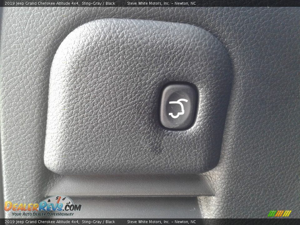 2019 Jeep Grand Cherokee Altitude 4x4 Sting-Gray / Black Photo #12