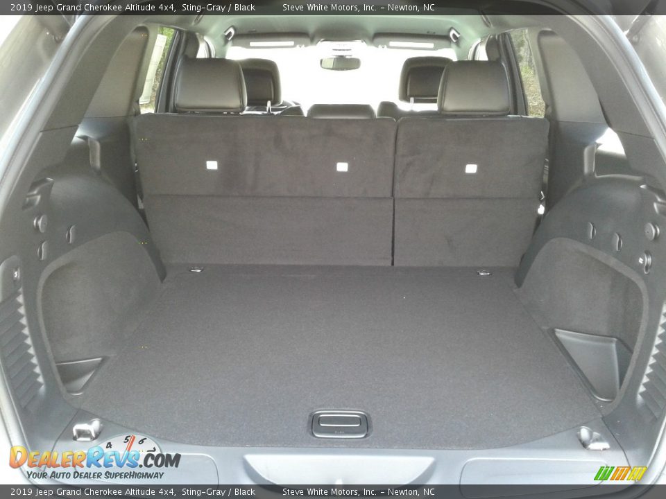 2019 Jeep Grand Cherokee Altitude 4x4 Sting-Gray / Black Photo #13