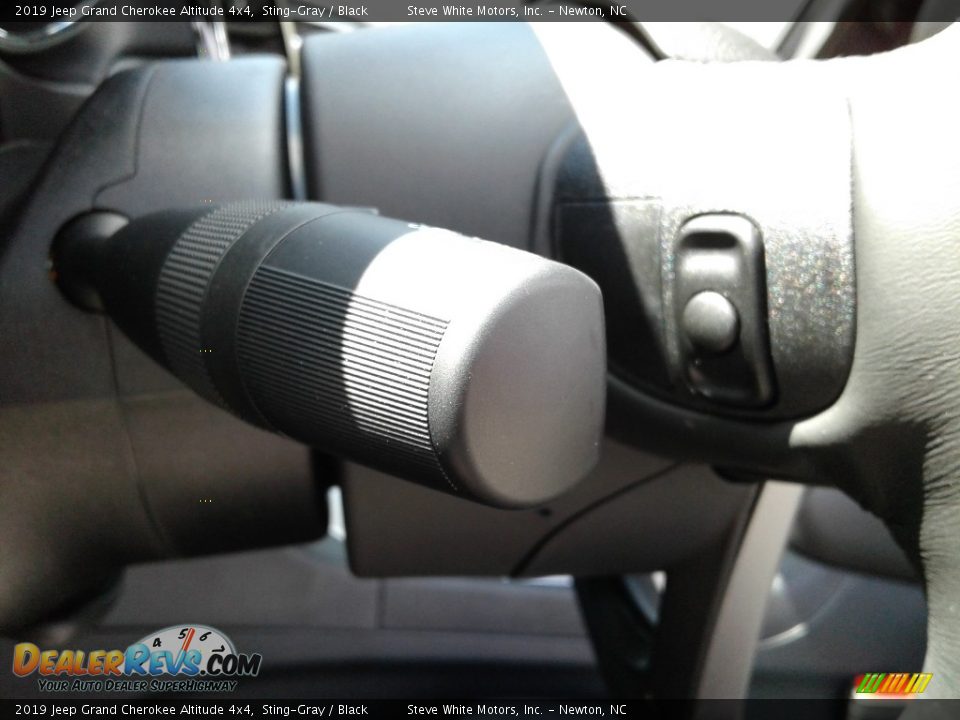 2019 Jeep Grand Cherokee Altitude 4x4 Sting-Gray / Black Photo #17