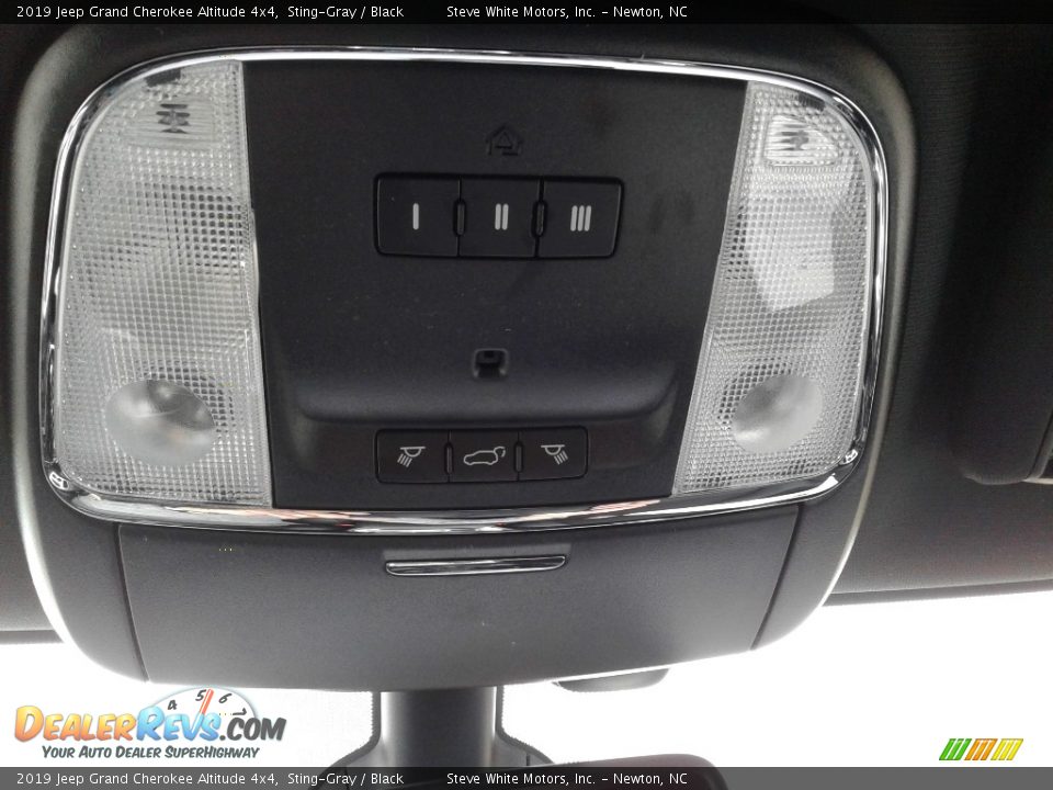 2019 Jeep Grand Cherokee Altitude 4x4 Sting-Gray / Black Photo #32