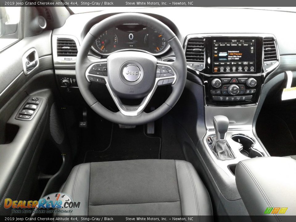 2019 Jeep Grand Cherokee Altitude 4x4 Sting-Gray / Black Photo #33