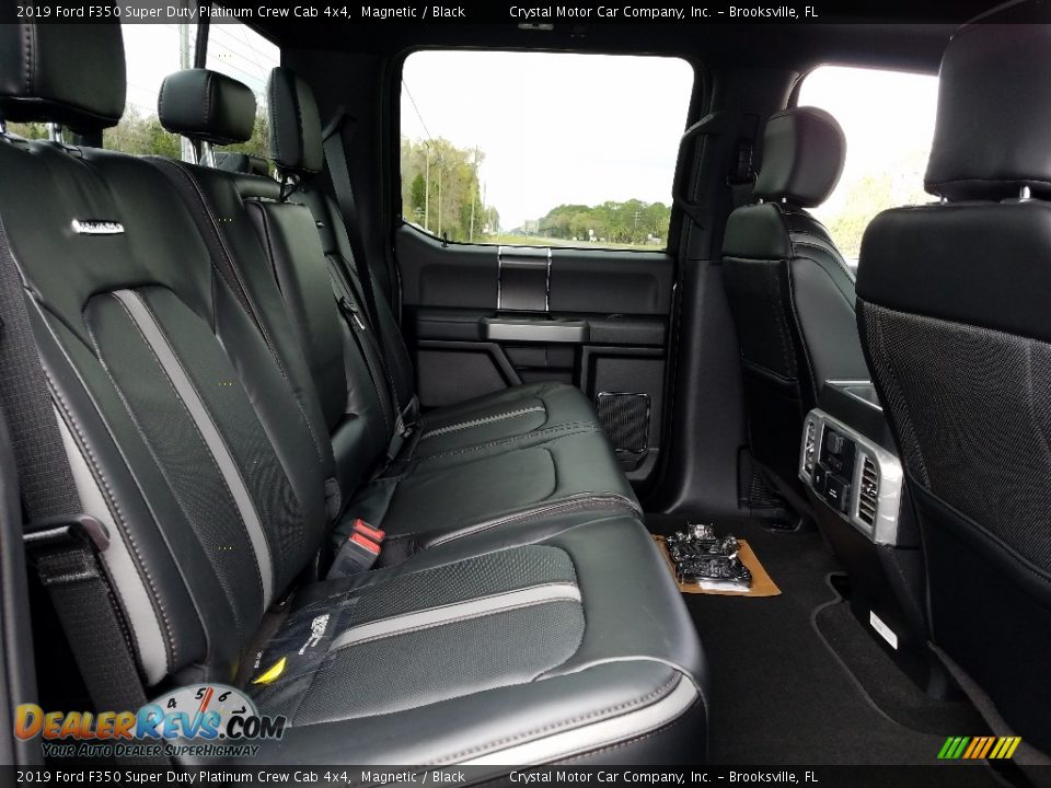 2019 Ford F350 Super Duty Platinum Crew Cab 4x4 Magnetic / Black Photo #11