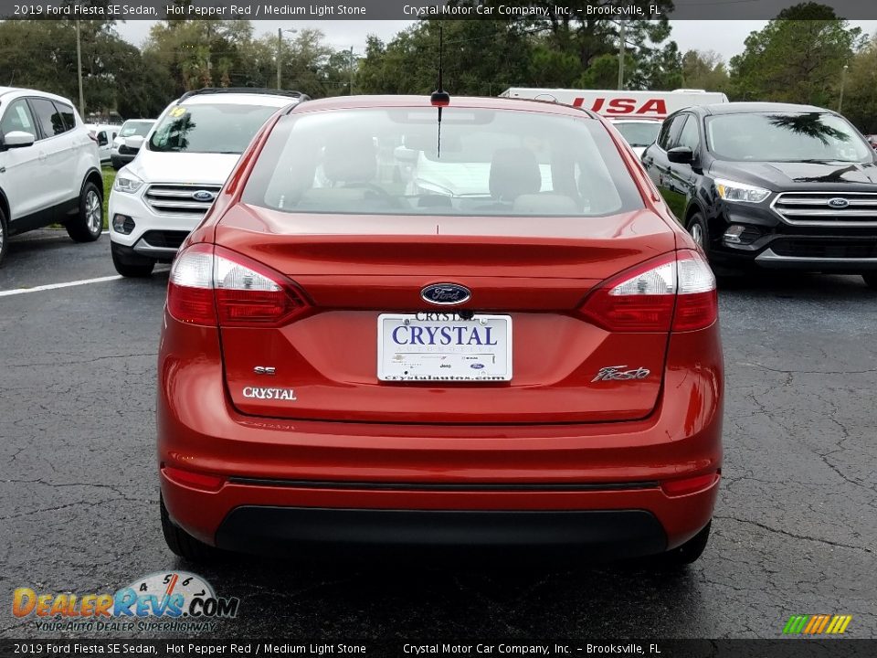 2019 Ford Fiesta SE Sedan Hot Pepper Red / Medium Light Stone Photo #4