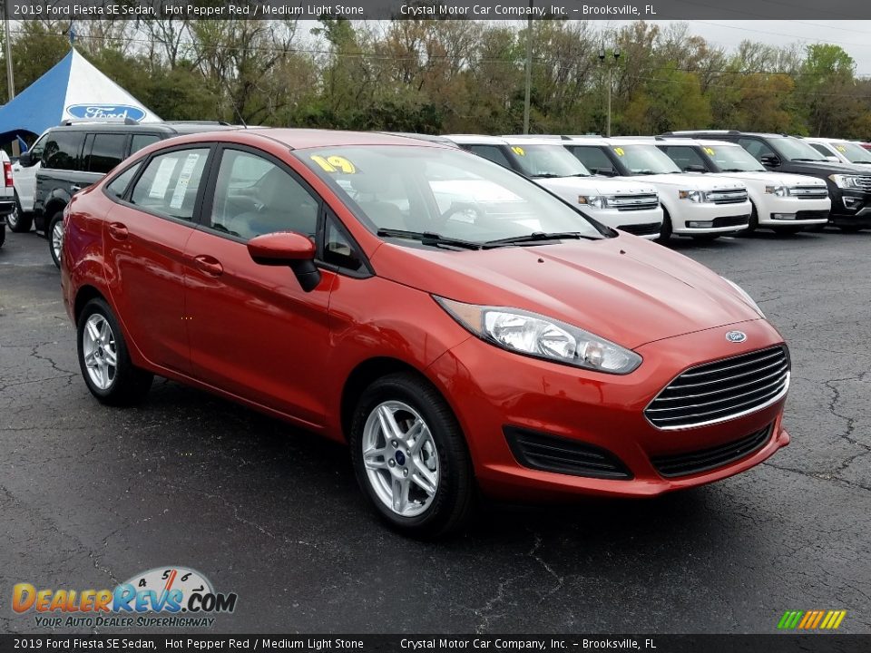 Front 3/4 View of 2019 Ford Fiesta SE Sedan Photo #7