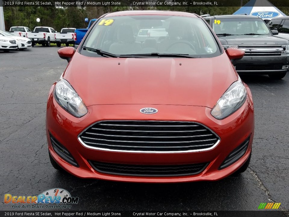 2019 Ford Fiesta SE Sedan Hot Pepper Red / Medium Light Stone Photo #8