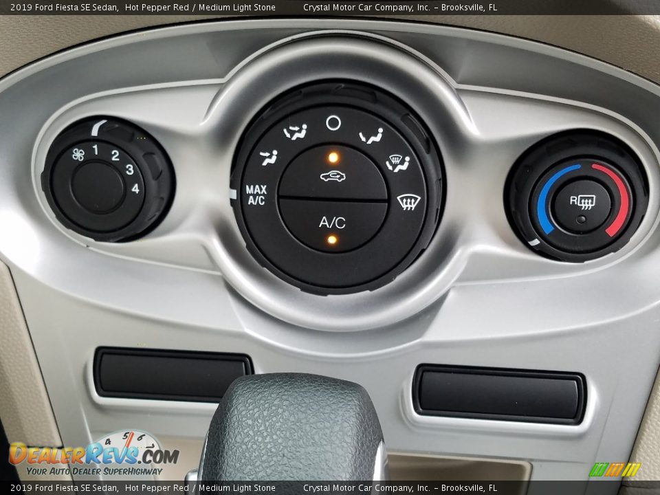 2019 Ford Fiesta SE Sedan Hot Pepper Red / Medium Light Stone Photo #16