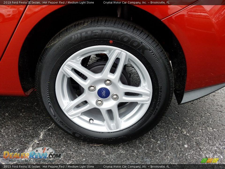 2019 Ford Fiesta SE Sedan Hot Pepper Red / Medium Light Stone Photo #20