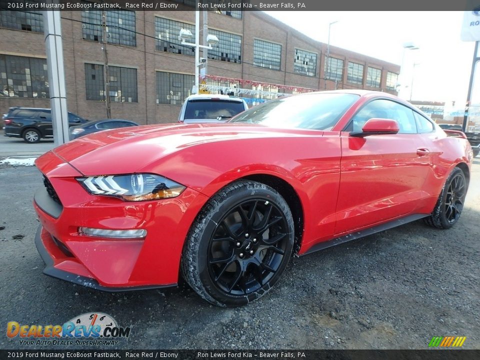 Front 3/4 View of 2019 Ford Mustang EcoBoost Fastback Photo #6