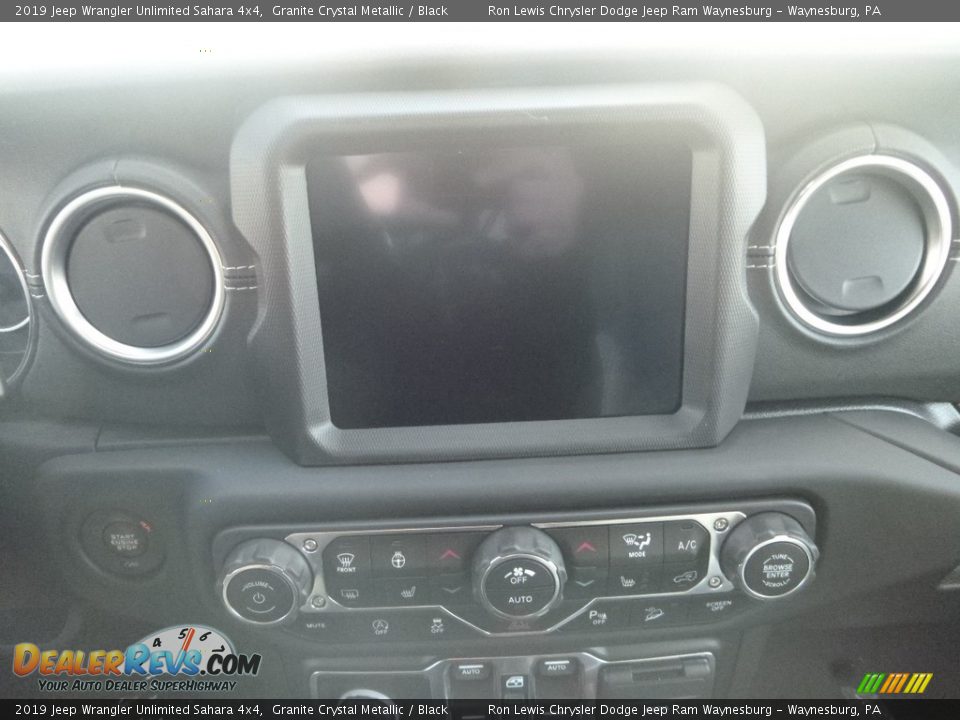 2019 Jeep Wrangler Unlimited Sahara 4x4 Granite Crystal Metallic / Black Photo #16