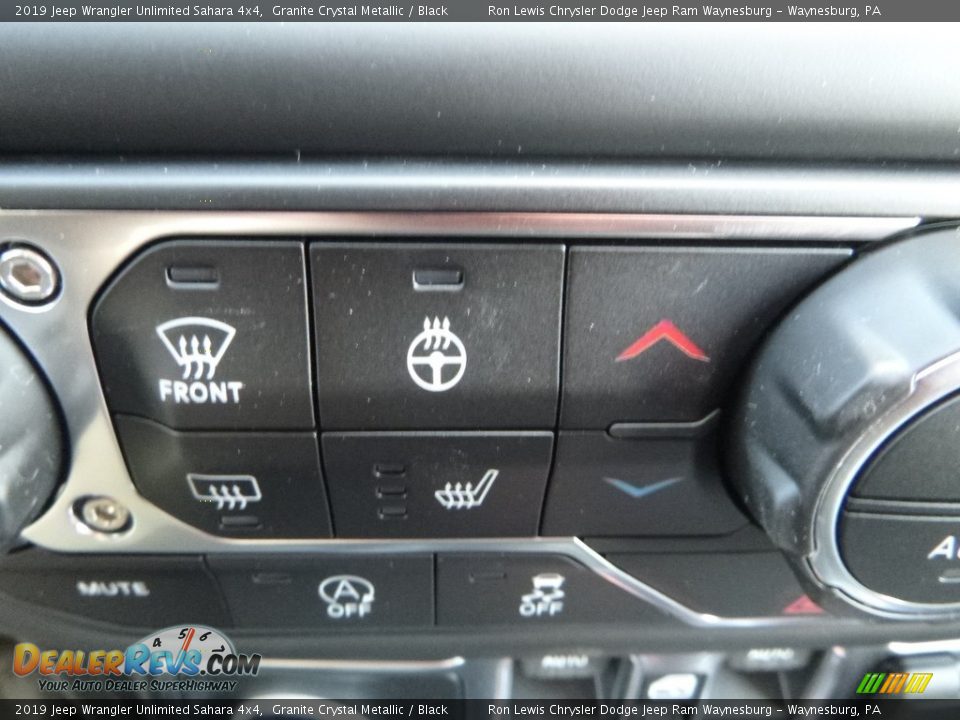 2019 Jeep Wrangler Unlimited Sahara 4x4 Granite Crystal Metallic / Black Photo #17