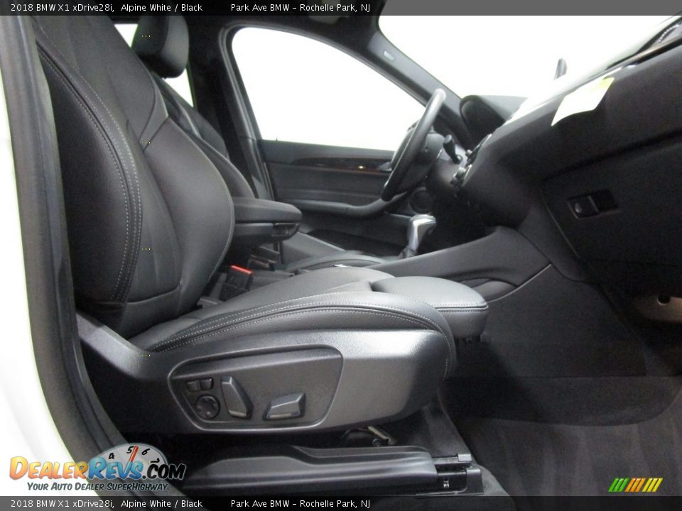 2018 BMW X1 xDrive28i Alpine White / Black Photo #15