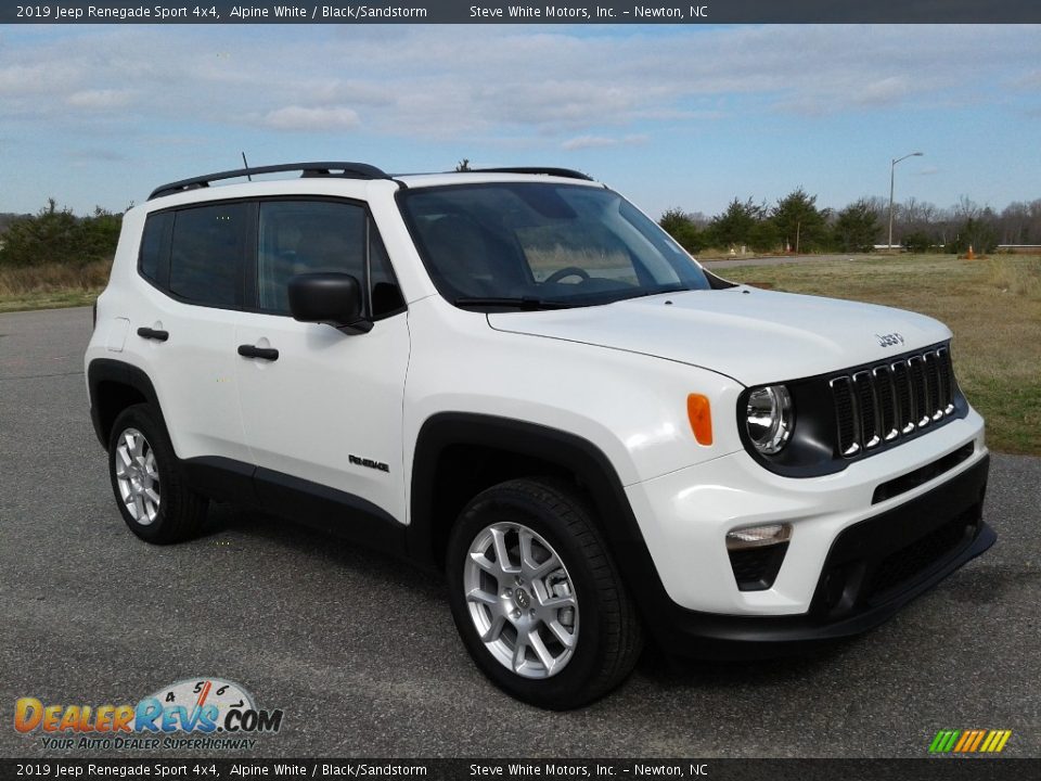 Front 3/4 View of 2019 Jeep Renegade Sport 4x4 Photo #4