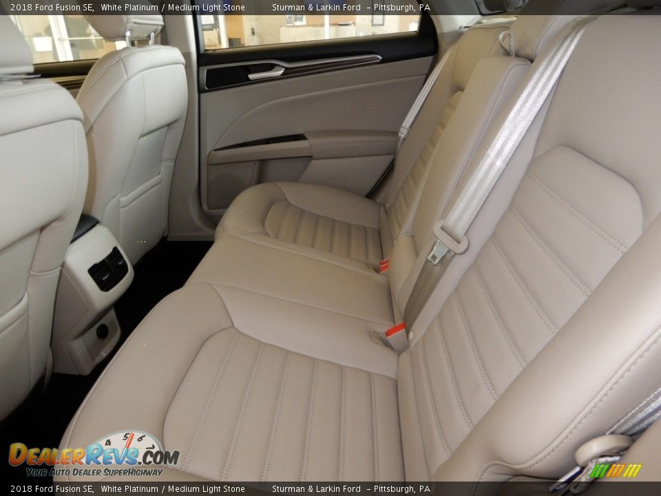 2018 Ford Fusion SE White Platinum / Medium Light Stone Photo #8