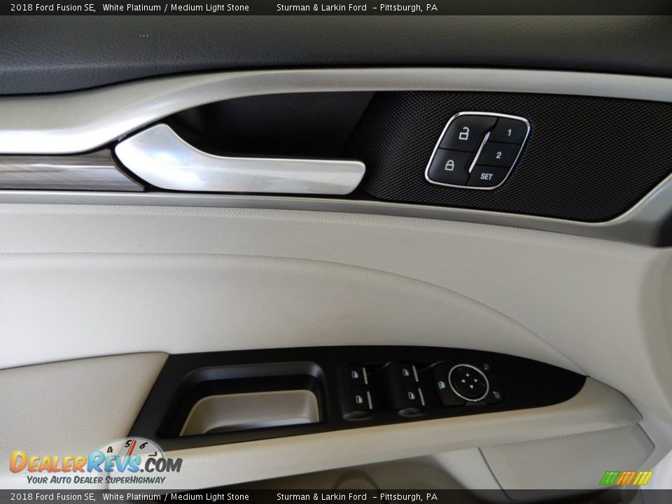 2018 Ford Fusion SE White Platinum / Medium Light Stone Photo #10