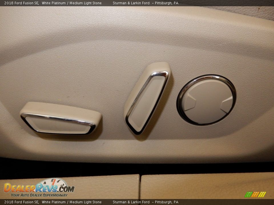 2018 Ford Fusion SE White Platinum / Medium Light Stone Photo #12