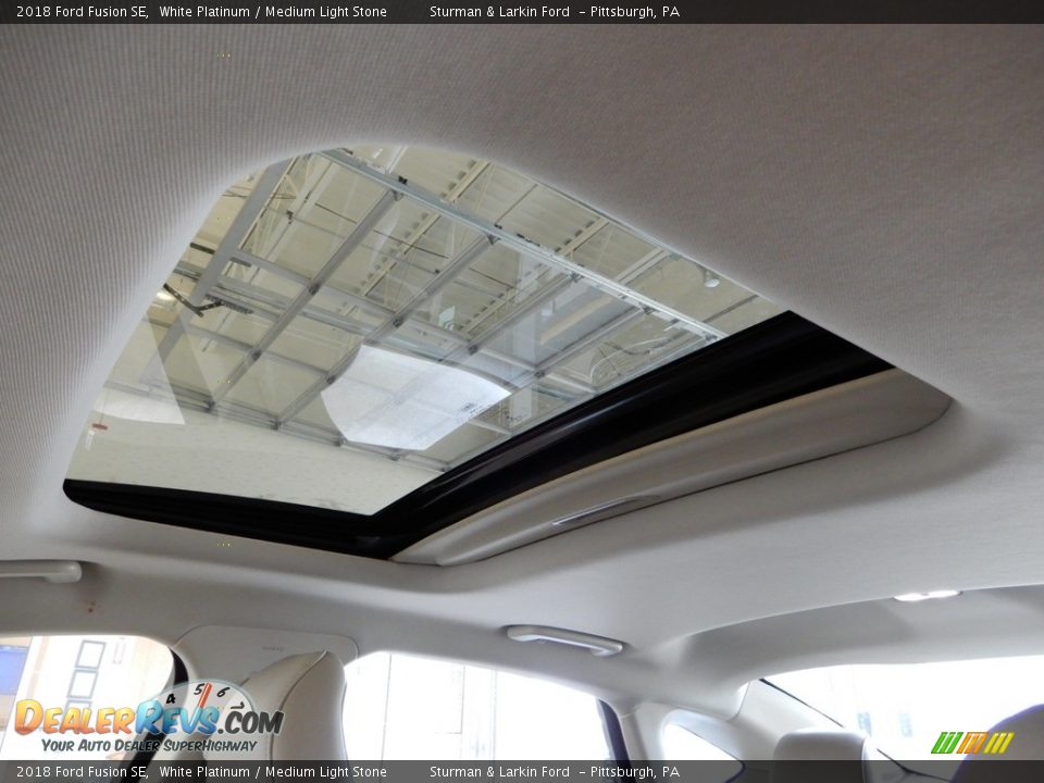2018 Ford Fusion SE White Platinum / Medium Light Stone Photo #13
