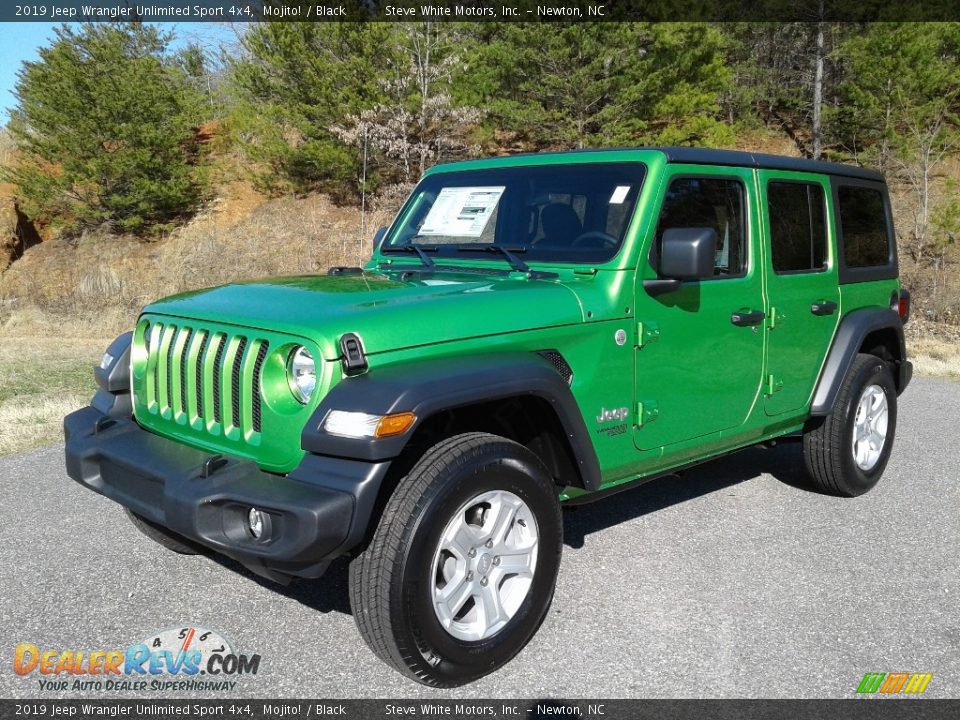 Front 3/4 View of 2019 Jeep Wrangler Unlimited Sport 4x4 Photo #2