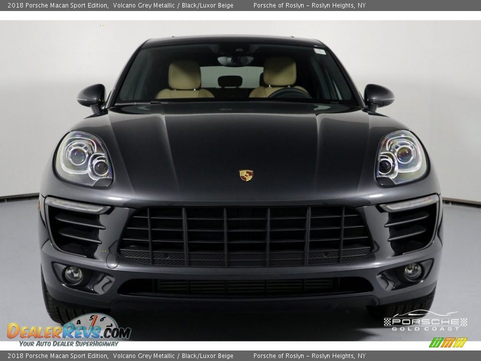 2018 Porsche Macan Sport Edition Volcano Grey Metallic / Black/Luxor Beige Photo #2